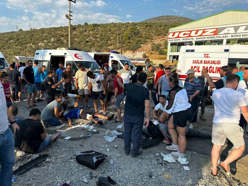 Muğla’da işçi servisi ile itfaiye aracı çarpıştı: 8 yaralı
