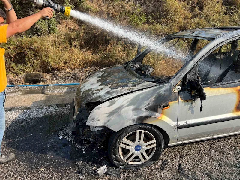 Milas’ta seyir halindeki araç alev aldı
