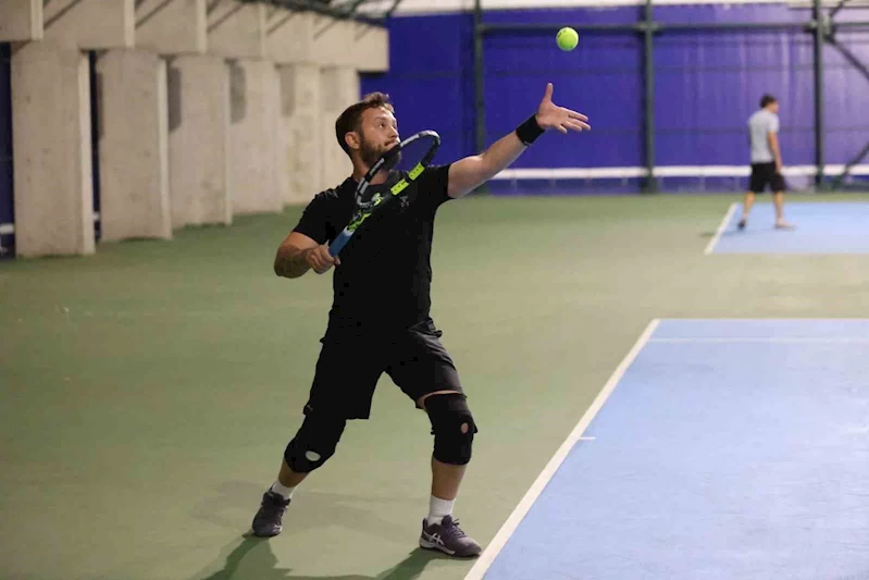 Yaz tenis turnuvası lansman maçlarıyla başladı
