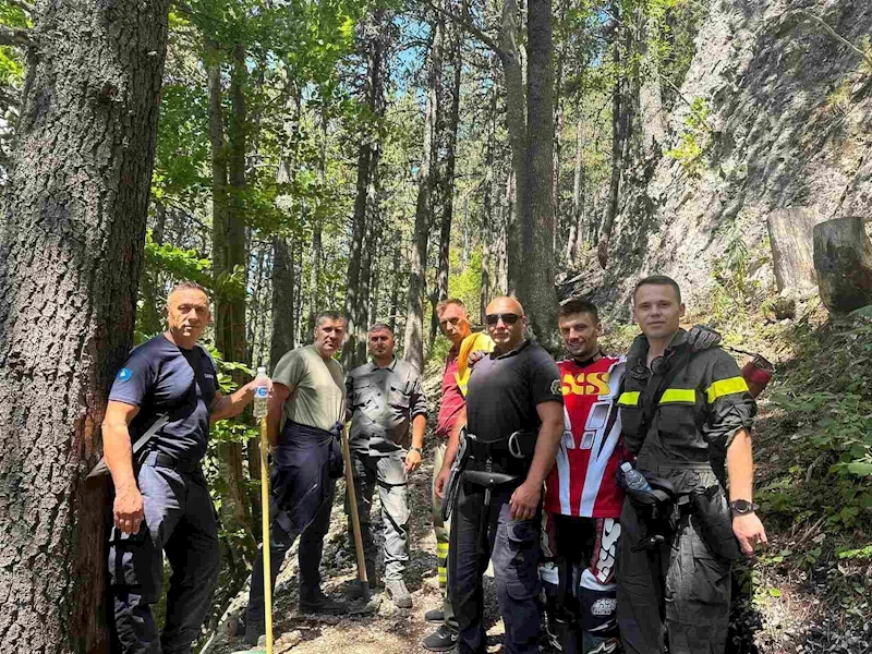 Kosova’da ormanlık alandaki yangın turistik köye yaklaşıyor
