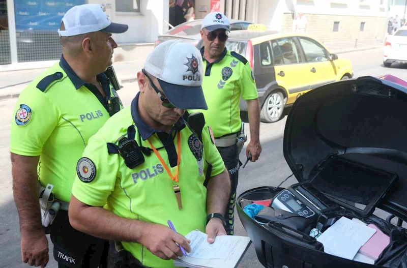 Adana’da dron destekli trafik denetiminde 324 araca cezai işlem uygulandı
