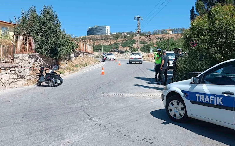 Üç tekerlekli elektrikli bisiklet devrildi: 1 yaralı
