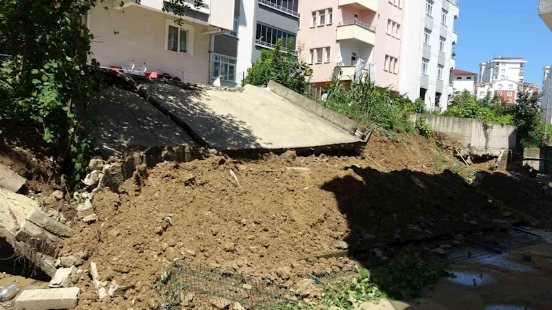 Ordu’da sağanak nedeniyle istinat duvarı yıkıldı: 10 daireli bina tahliye edildi
