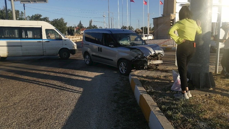 Isparta’da hafif ticari araç ile cip çarpıştı: 1 yaralı
