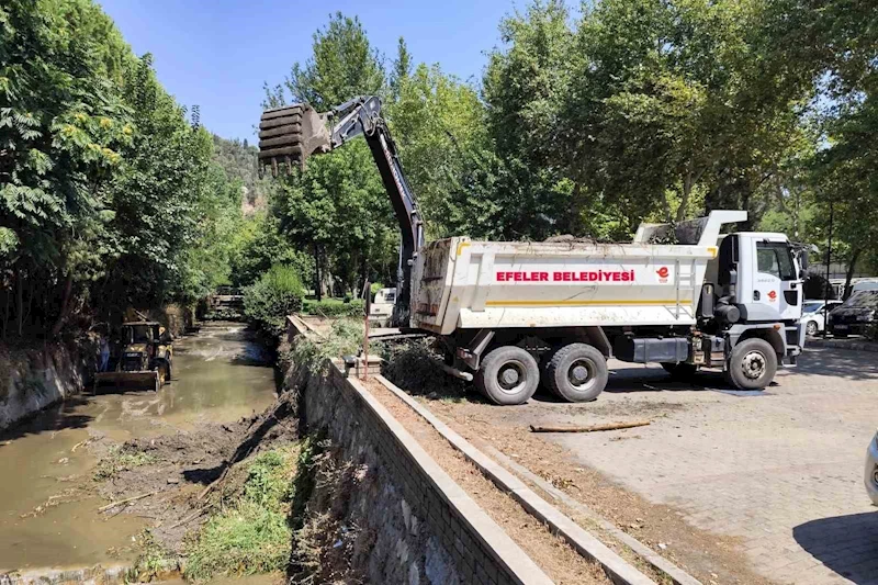 Efeler Belediyesi ekipleri Tabakhane Deresi’ni temizledi
