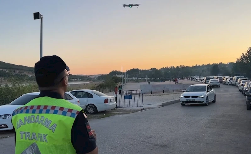 Jandarmadan parklarda dron destekli yaya devriye faaliyeti
