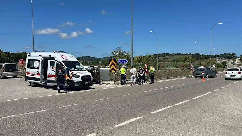 Sinop’ta 2 otomobil çarpıştı: 3 yaralı
