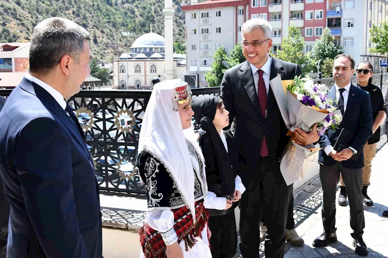 Sağlık Bakanı Memişoğlu Gümüşhane’de ziyaretlerde bulundu
