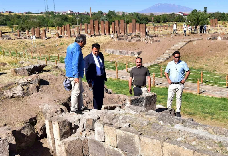 Kaymakam Bingöl, kazı çalışmalarını inceledi
