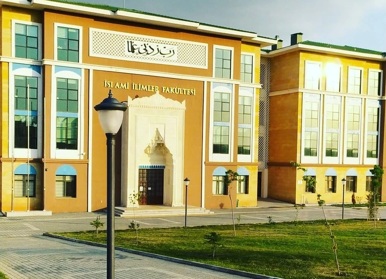 DPÜ İslami İlimler Fakültesinin adı “İlahiyat Fakültesi” olarak değişti
