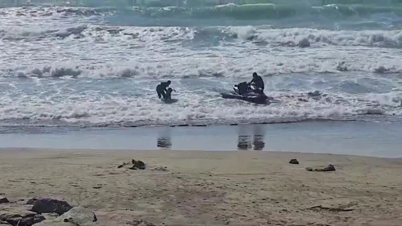 Hatay’da denizde boğulma tehlikesi geçiren 5 kişiden 2’si hayatını kaybetti
