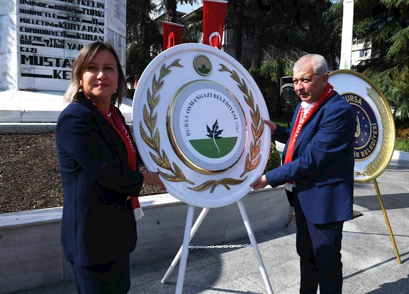 Atatürk’ün Cumhurbaşkanı olarak Bursa’ya gelişinin 100. yılı anısına çelenk sunumu yapıldı
