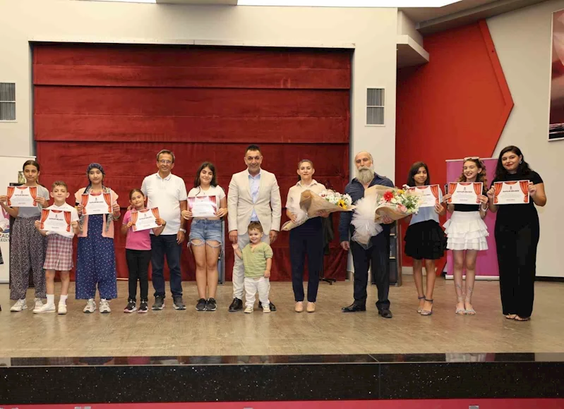Şehzadeler Belediyesi Tiyatro Okulu öğrencileri izleyiciden tam not aldı
