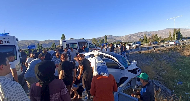 Erzincan’da trafik kazası: 8 yaralı
