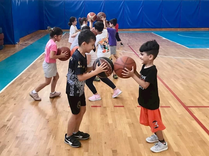 Ceyhan Belediyesi, geleceğin basketbolcularını yetiştiriyor
