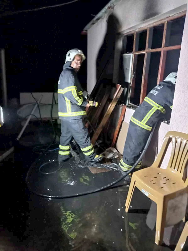 Arsuz’da yanan evde hasar oluştu
