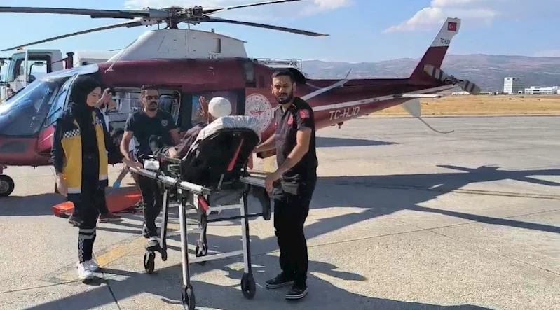 80 yaşındaki hasta için ambulans helikopter havalandı

