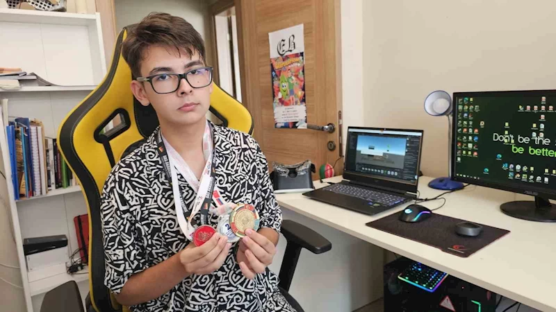 15 yaşındaki yapay zeka mühendisi adayı Egehan, 100 bin liralık gözlüğün prototipini üretti
