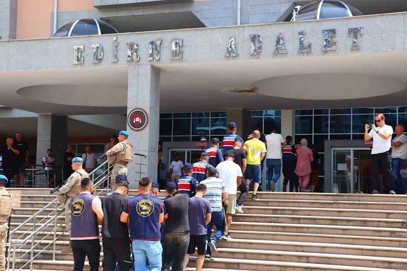 Edirne’de 90 düzensiz göçmen ve 18 organizatör yakalandı
