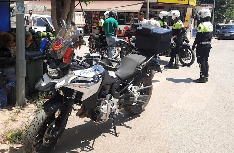Alanya’da kurallara uymayan motosiklet sürücülerine ceza kesildi
