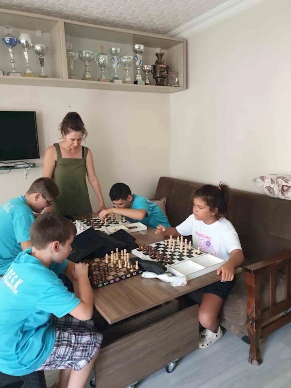Görme engelliler satranç şampiyonasına hazırlanıyor

