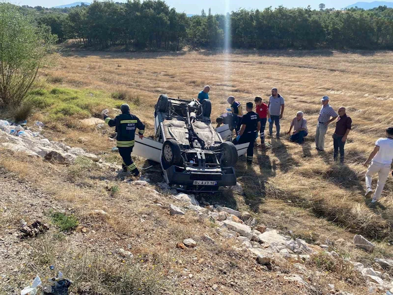 Konya’da otomobil şarampole devrildi: 2 yaralı
