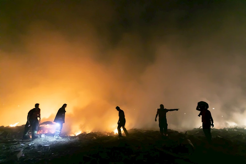 Mersin’de atık alanda yangın, müdahale sabaha kadar sürdü
