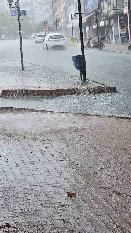 Karadeniz Ereğli’de aniden bastıran yağmur zor anlar yaşattı
