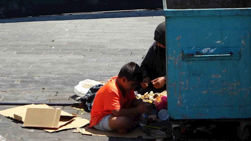 Beyoğlu’nda turistlerden aldığı parayı döviz bürosunda bozduran dilenci yakalandı
