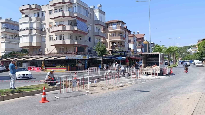 Yaşanan kazalarla ün salan kavşak belediye ekiplerince kapatıldı
