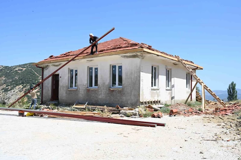 Vatandaşların köy konağı ve tuvalet tadilatına Isparta Belediyesi’nden destek
