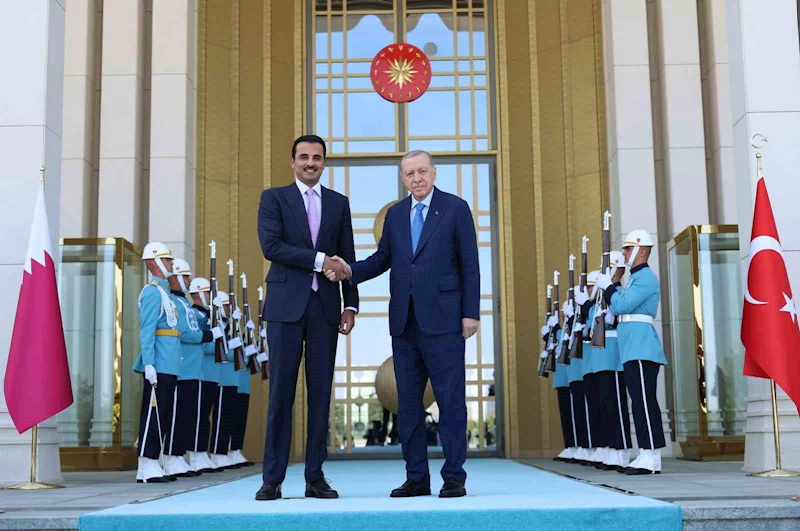 Cumhurbaşkanı Erdoğan, Katar Emiri Şeyh Temim Bin Hamed Al Sani ile Cumhurbaşkanlığı Külliyesi’nde bir araya geldi.
