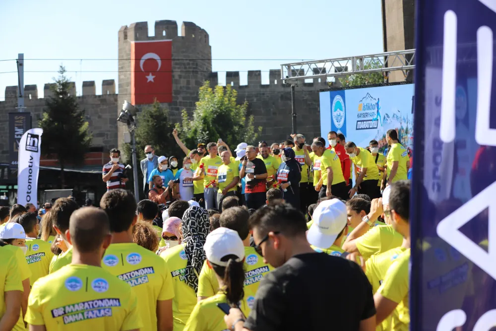 Kayseri Yarı Maratonu’nda vatandaşlara bol bol ödül