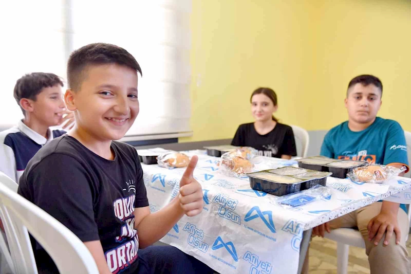 Büyükşehir Belediyesinden öğrencilere yemek desteği
