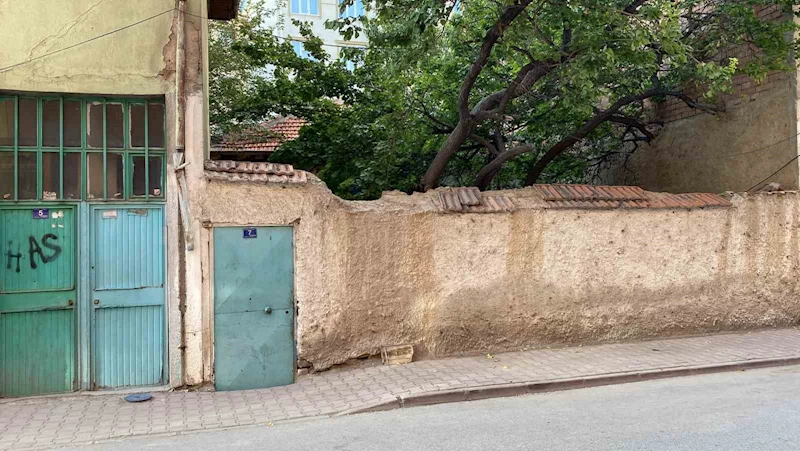 Konya’da bir evin bahçesinde toprağa gömülü kadın cesedi bulundu
