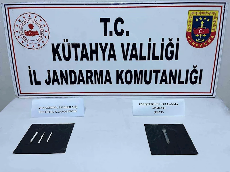 Kütahya’da uyuşturucu ele geçirilen araçtaki 3 kişiden 2’si tutuklandı
