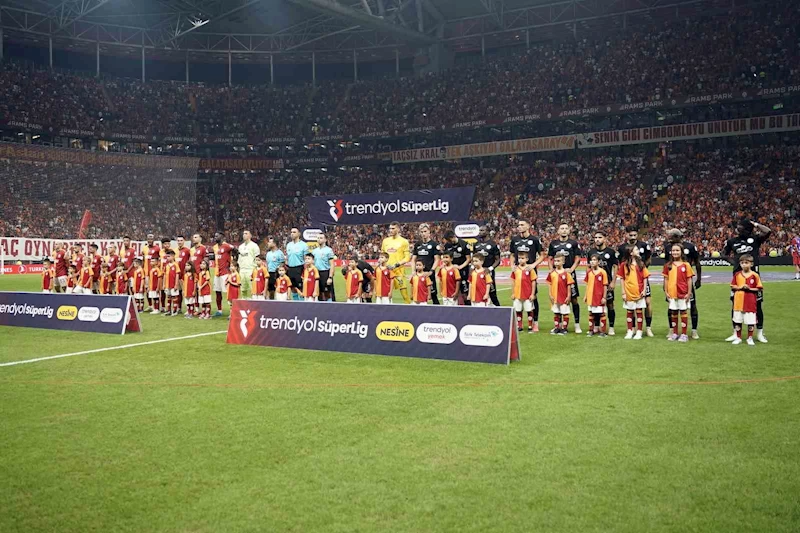 Trendyol Süper Lig: Galatasaray: 1 - Çaykur Rizespor: 0 (Maç devam ediyor)
