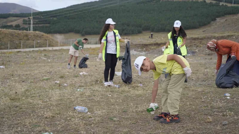 1 tondan fazla çöp topladılar
