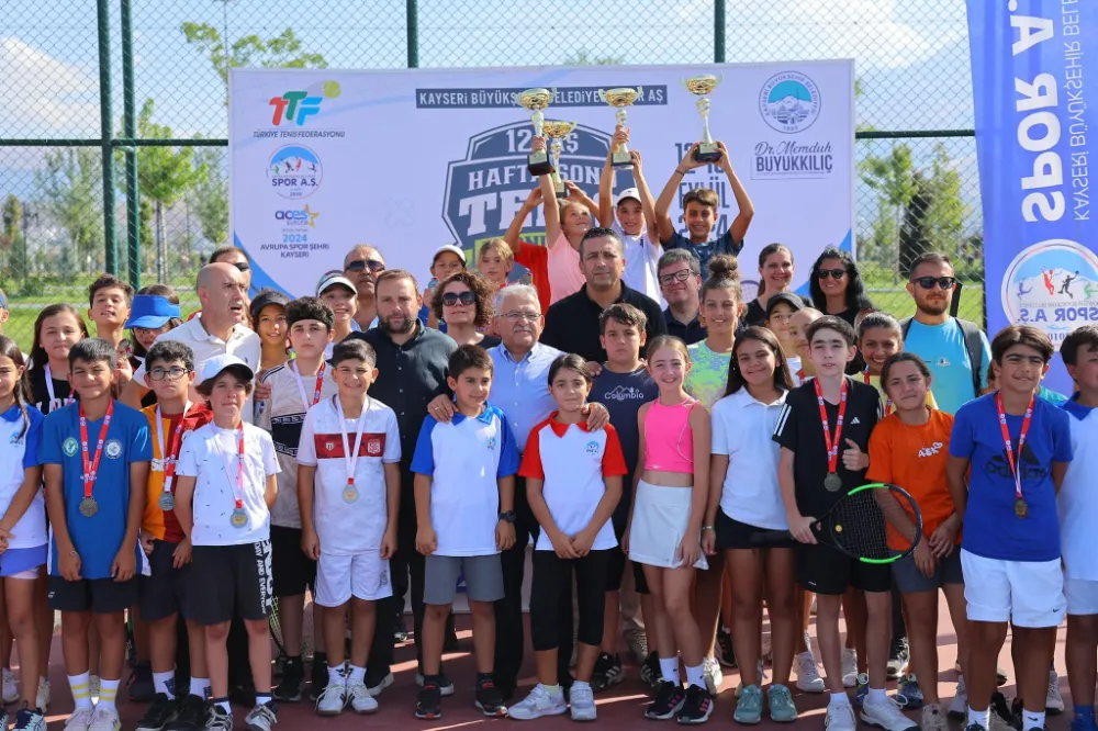 Başkan Büyükkılıç, Ulusal 12 Yaş Tenis Turnuvası’nda sporcularla buluştu