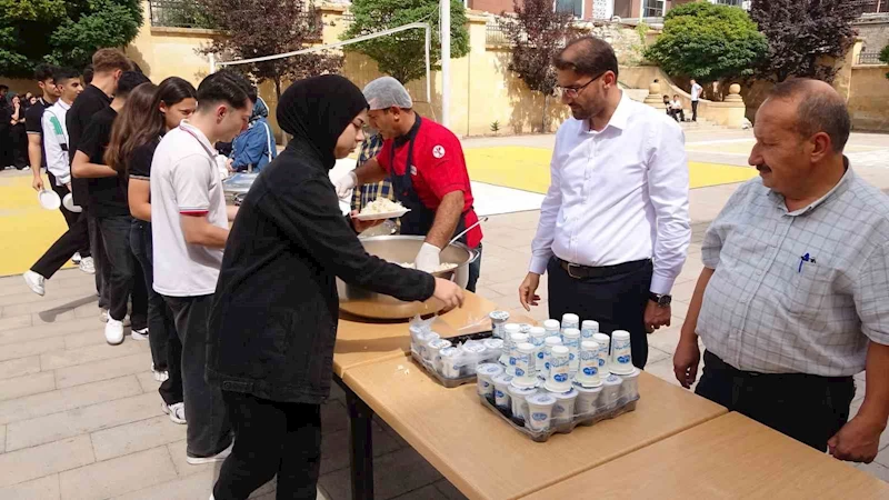 Yozgat’ta Mevlid-i Nebi Haftası’nda öğrencilere pilav ikram edildi
