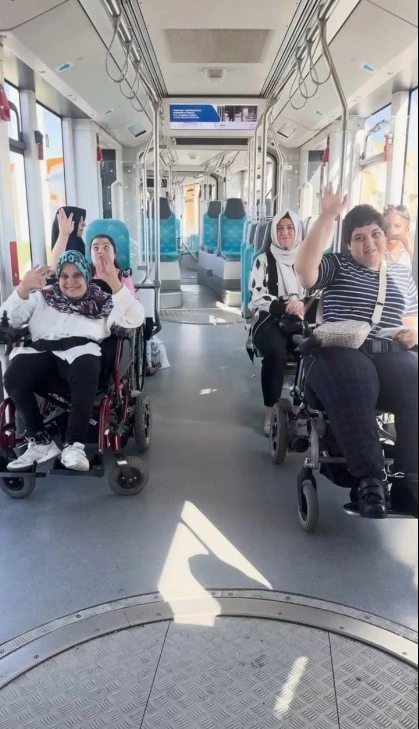 Özel vatandaşların tramvay heyecanı
