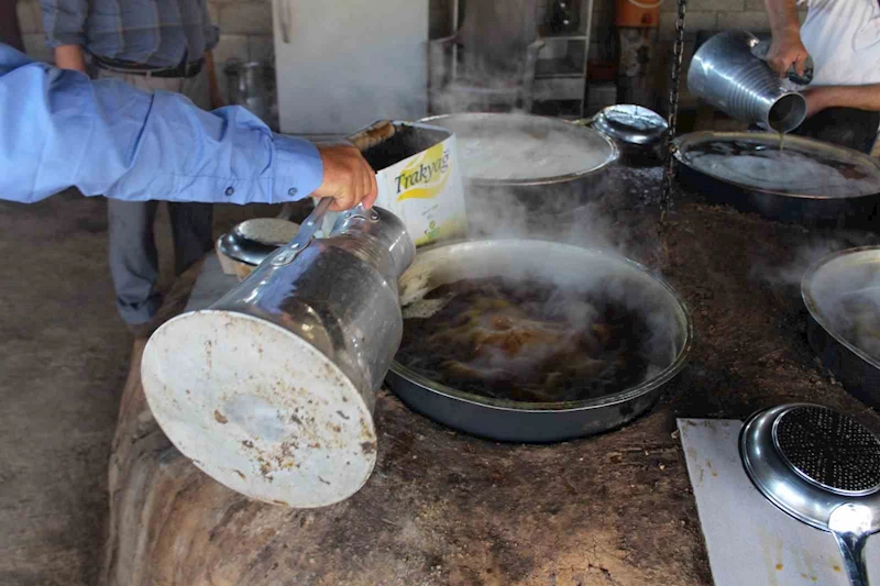 Siirt’te iskambo pekmezinin yapımına başlandı
