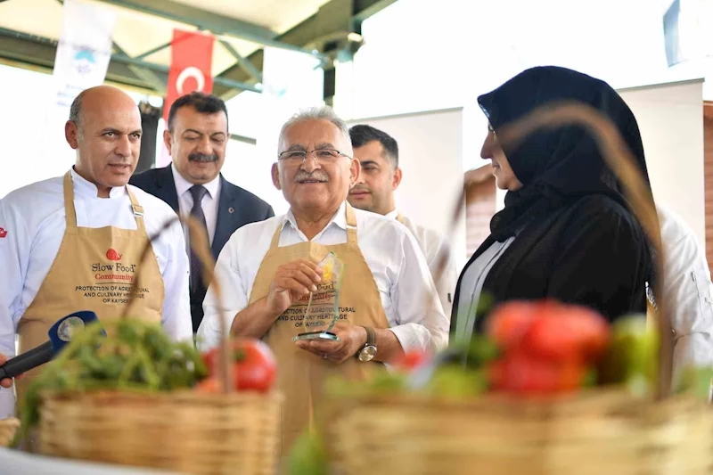 Büyükkılıç açıkladı: 1 ton sucuk döner dağıtılacak