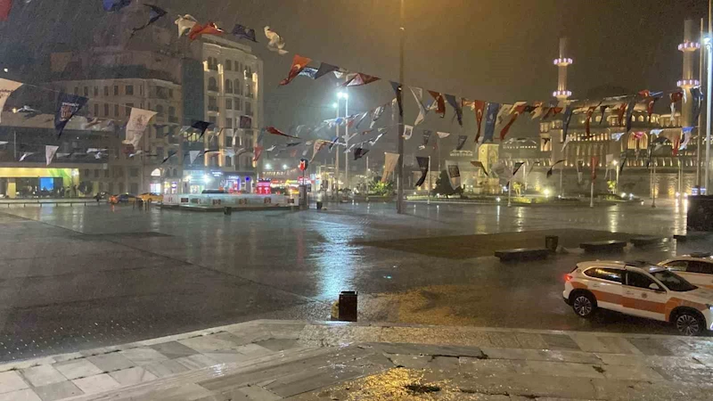 İstanbul’da sağanak yağış etkili oluyor
