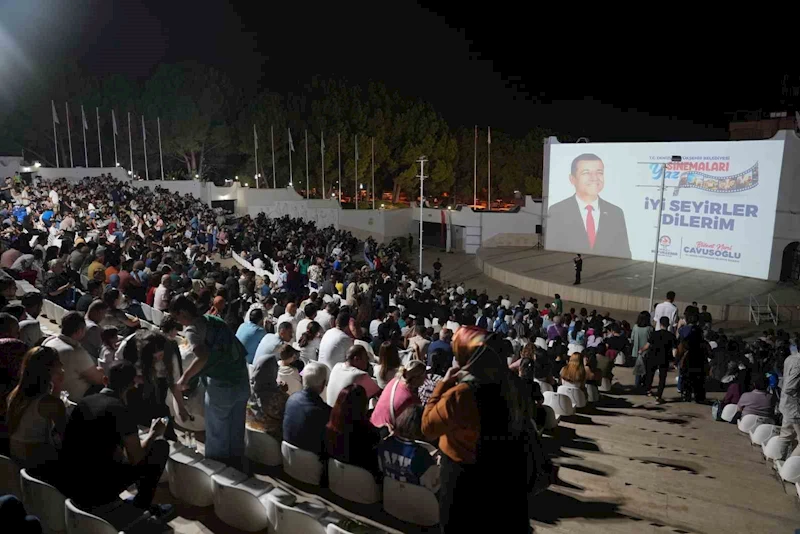 Denizli Büyükşehrin Yaz Sinema Günleri nostalji dolu bir akşam yaşattı
