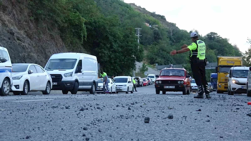 Samsun’da taş ocağında patlama: Yola savurulan taşlar araçlara isabet etti, 4 kişi yaralandı
