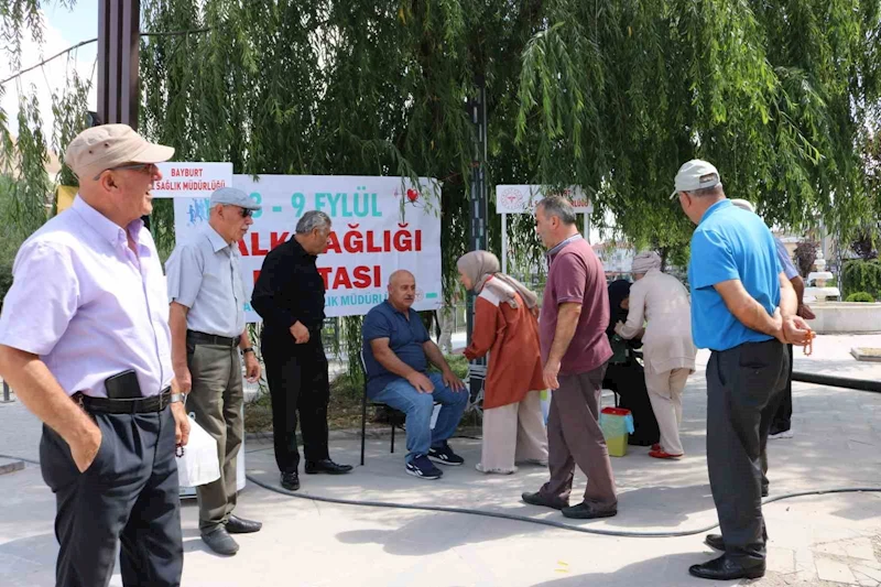 Bayburt’ta Halk Sağlığı Haftası etkinlikleri: vatandaşların şeker ve tansiyon ölçümleri yapıldı
