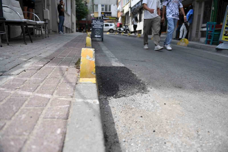 Bursa’da insanların düşmesine sebep olan çukur onarıldı
