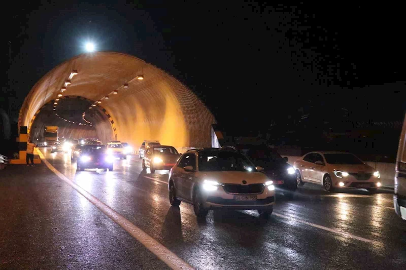 Bolu Dağı Tüneli trafiğe açıldı: Trafik çilesi bitti
