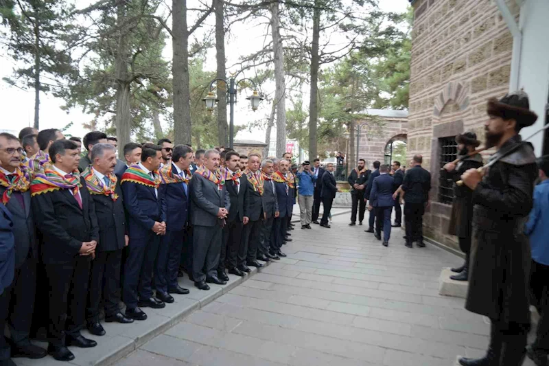 Şenliklerin son gününde Ertuğrul Gazi Türbesi ziyaret edildi
